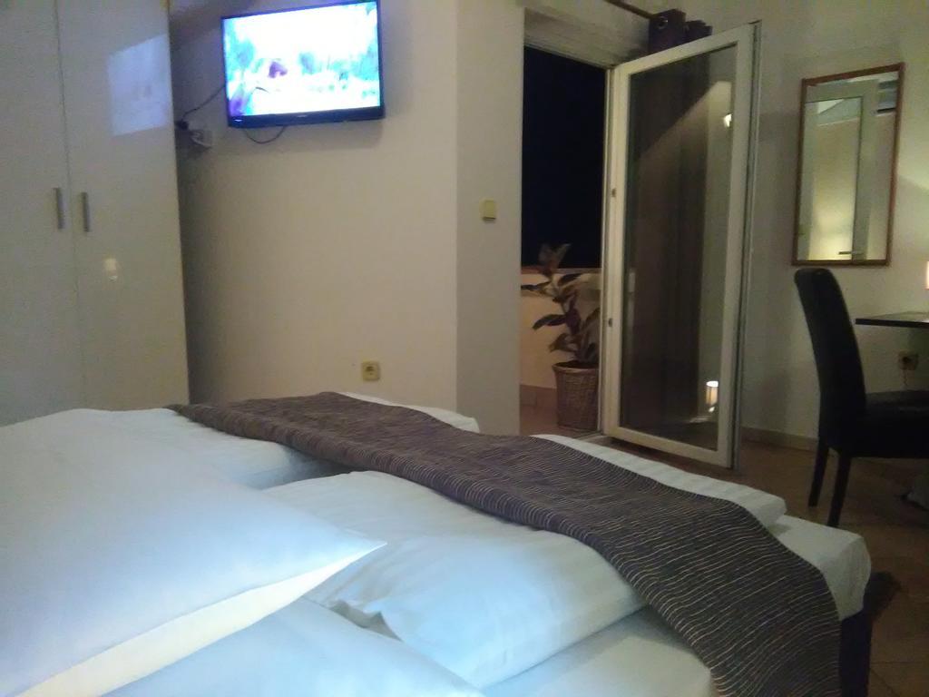 Guest house Garfild 2 Novi Vinodolski Extérieur photo